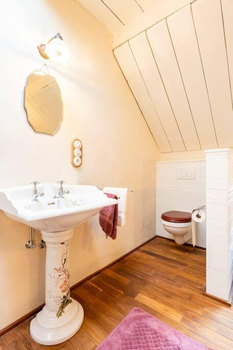 Vakantiehuis Carriage House In Quiet Ecological Garden